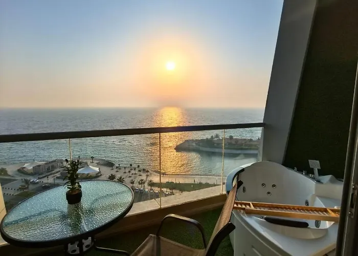 برج داماك جده شقه مطله على البحر damac jeddah